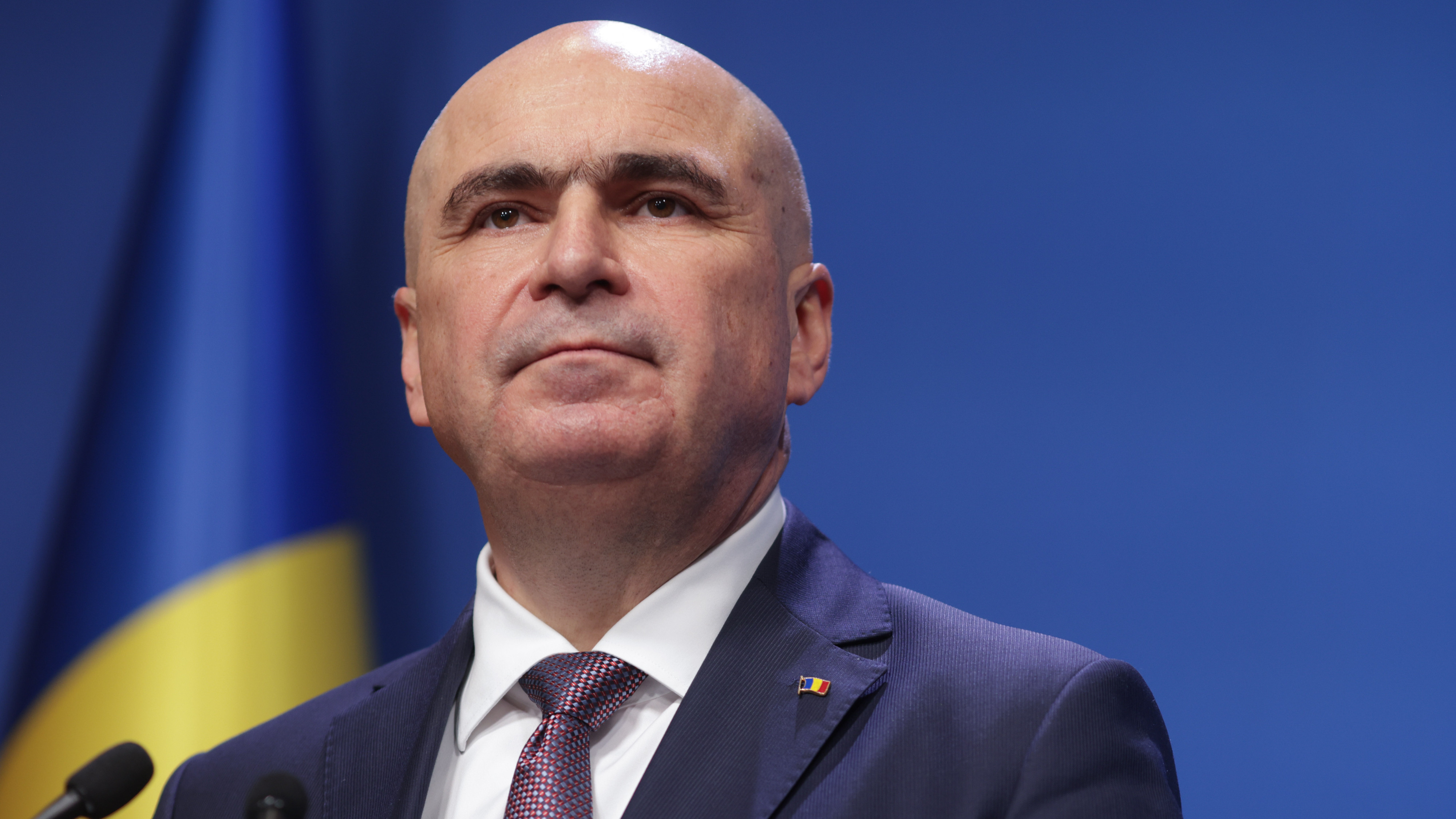 Bolojan pregătește tăieri la Guvern. Personalul, redus cu până la 40%. La un minister au fost reduse salariile directorilor