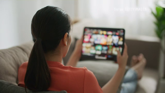 Românii, codașii Europei la cultură: „E mai ușor să mă uit la un film decât să citesc”. Preferă să execute ce le spun alții