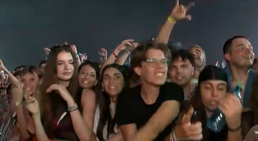 Tinerii prezenți la festivalul Beach, Please! au scandat „Ceauşescu, Ceauşescu!”. Reacție promptă din partea IICMER | VIDEO