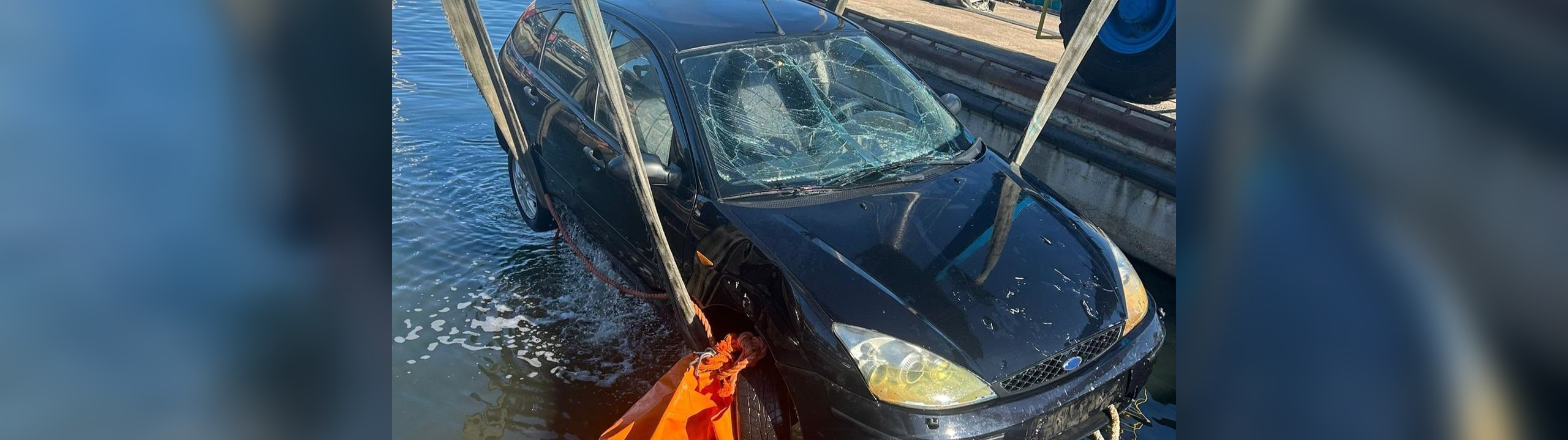 Un român din Italia a plonjat cu mașina în mare. Cum s-a salvat în ultima secundă