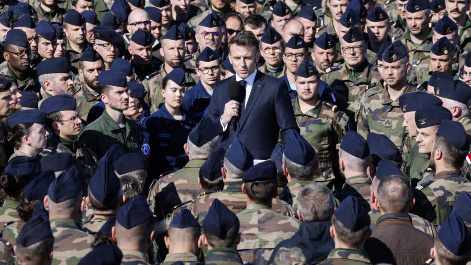 Macron promite miliarde în plus pentru bugetul apărării Franței: „Ca să fii temut, trebuie să fii puternic”. Trump, încântat