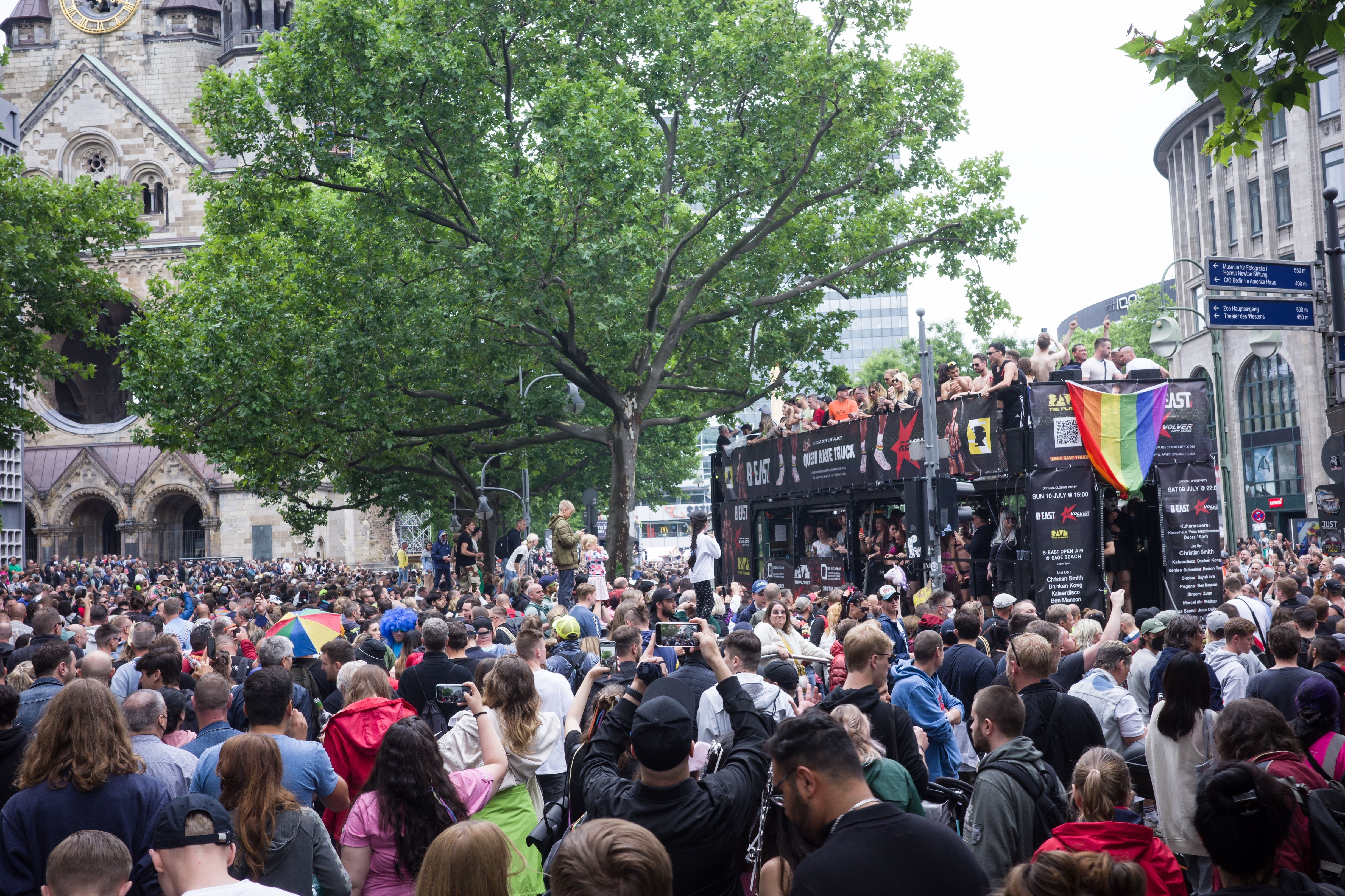 Cel puțin 13 persoane sunt în stare critică după festivalul techno „Rave the Planet” din Berlin