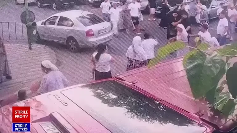 Scandal cu bâte, macete și cuțite în fața Spitalului Universitar. Șase persoane arestate, iar alte 18 amendate