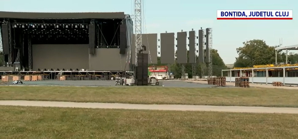 O zi până la startul Electric Castle 2025. Primii oameni și-au instalat corturile în campingul festivalului de la Bonțida