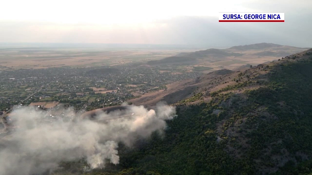 Arde pădurea din Munții Măcinului. Ionel, din clasa a IX-a, a plecat de acasă în papuci să ajute: ”Chiar ne era teamă”
