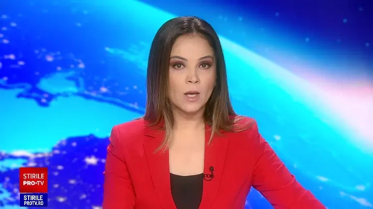 Viitură puternică pe Transfăgărășan. Copaci şi bucăți de stânci au acoperit șoseaua. Drumarii au intervenit cu utilaje