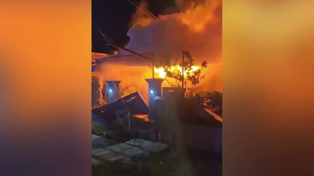 O femeie din județul Neamț a ajuns în stare gravă la spital, după ce i-a explodat gospodăria: „S-a auzit o explozie mare”