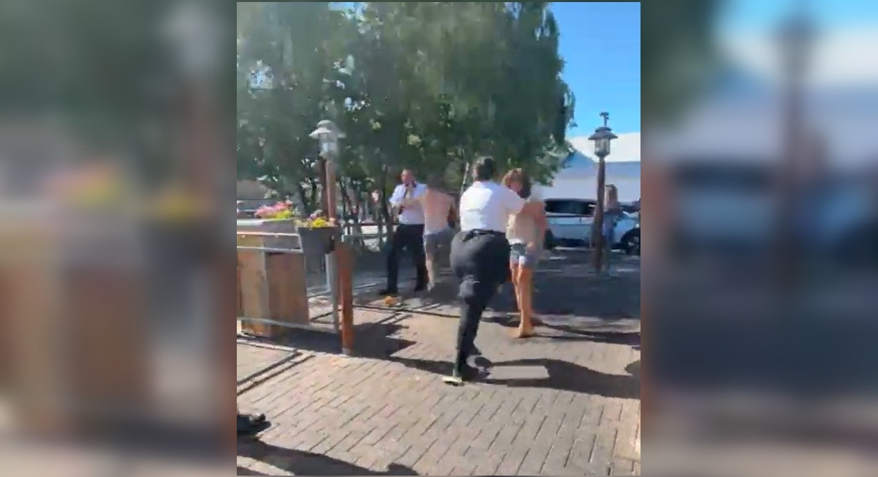 Momentul în care un client este luat la bătaie de către un angajat McDonald's. VIDEO