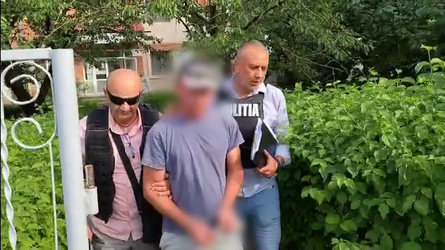 Ce le-a spus polițiștilor șoferul care a lovit cu mașina doi oameni care îl alergau pe câmp, după un conflict în trafic
