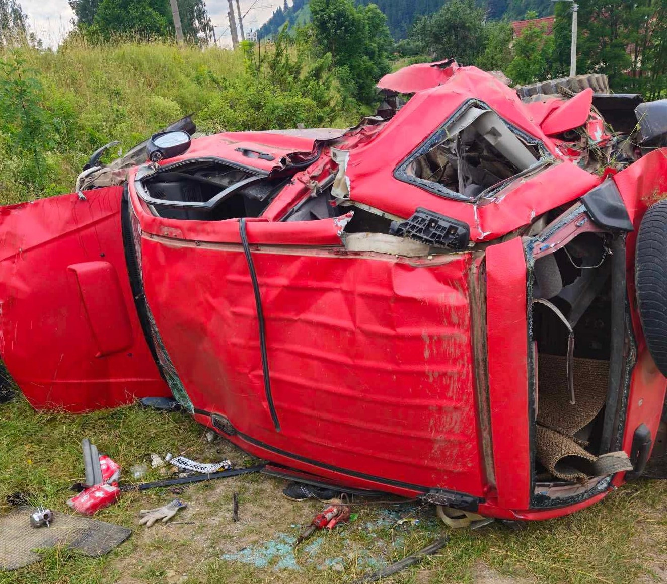 Accident feroviar mortal, în Harghita. Un băiat de 15 ani a murit după ce mașina în care se afla a fost lovită de tren