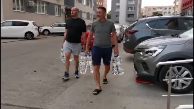 Sute de apartamente fără apă, în Ploiești. Primăria nu poate interveni, pentru că blocurile se află pe un teren privat