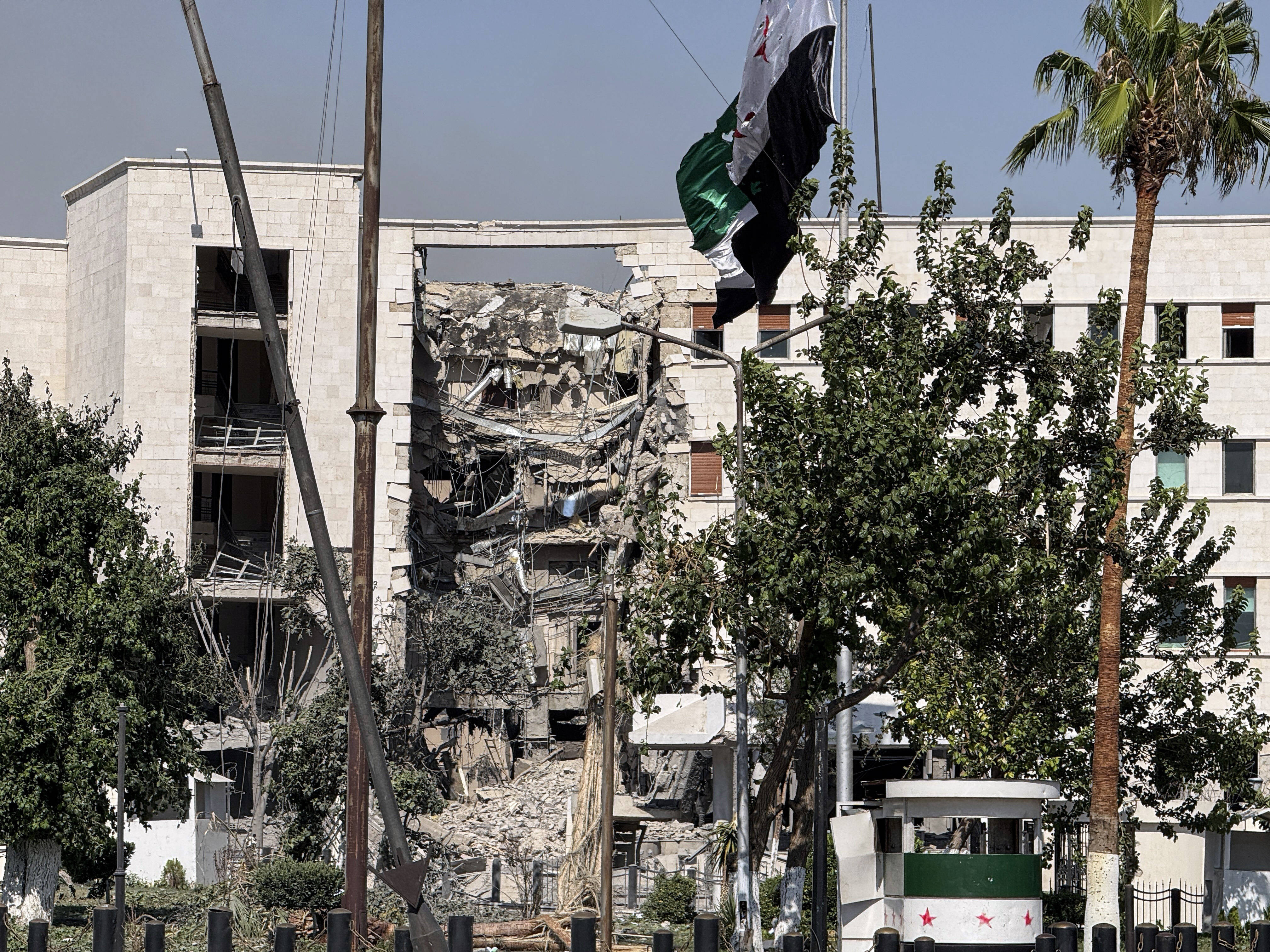 Israel a bombardat ținte din centrul Damascului. Cel puţin un mort şi 18 răniţi în urma atacului