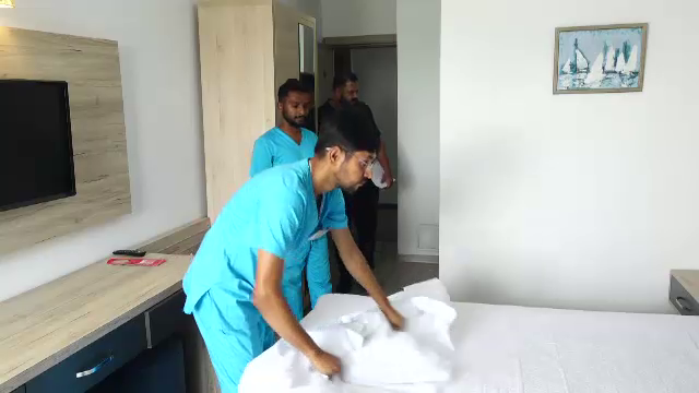 Muncitorii asiatici, soluția pentru deficitul de personal de pe litoral. Ce salarii primesc