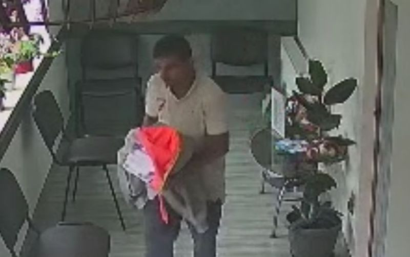 Un bărbat a furat o cutie de donații plină cu bani destinați unei fetițe de 12 ani bolnavă de cancer, în Caransebeș