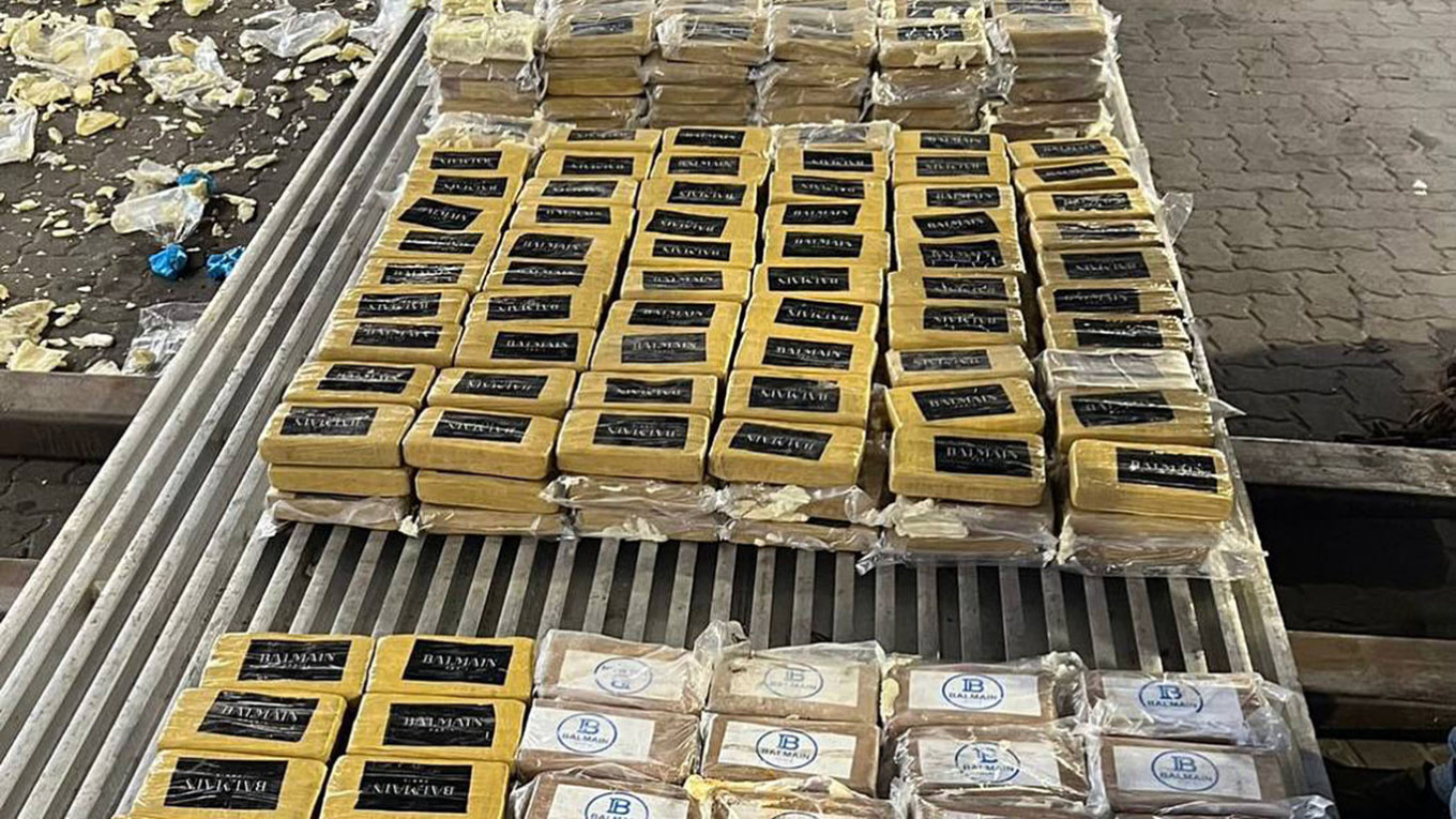 Captură de 132 de milioane de euro în Rusia. Ce au găsit autorităţile în containere cu banane aduse din America Latină