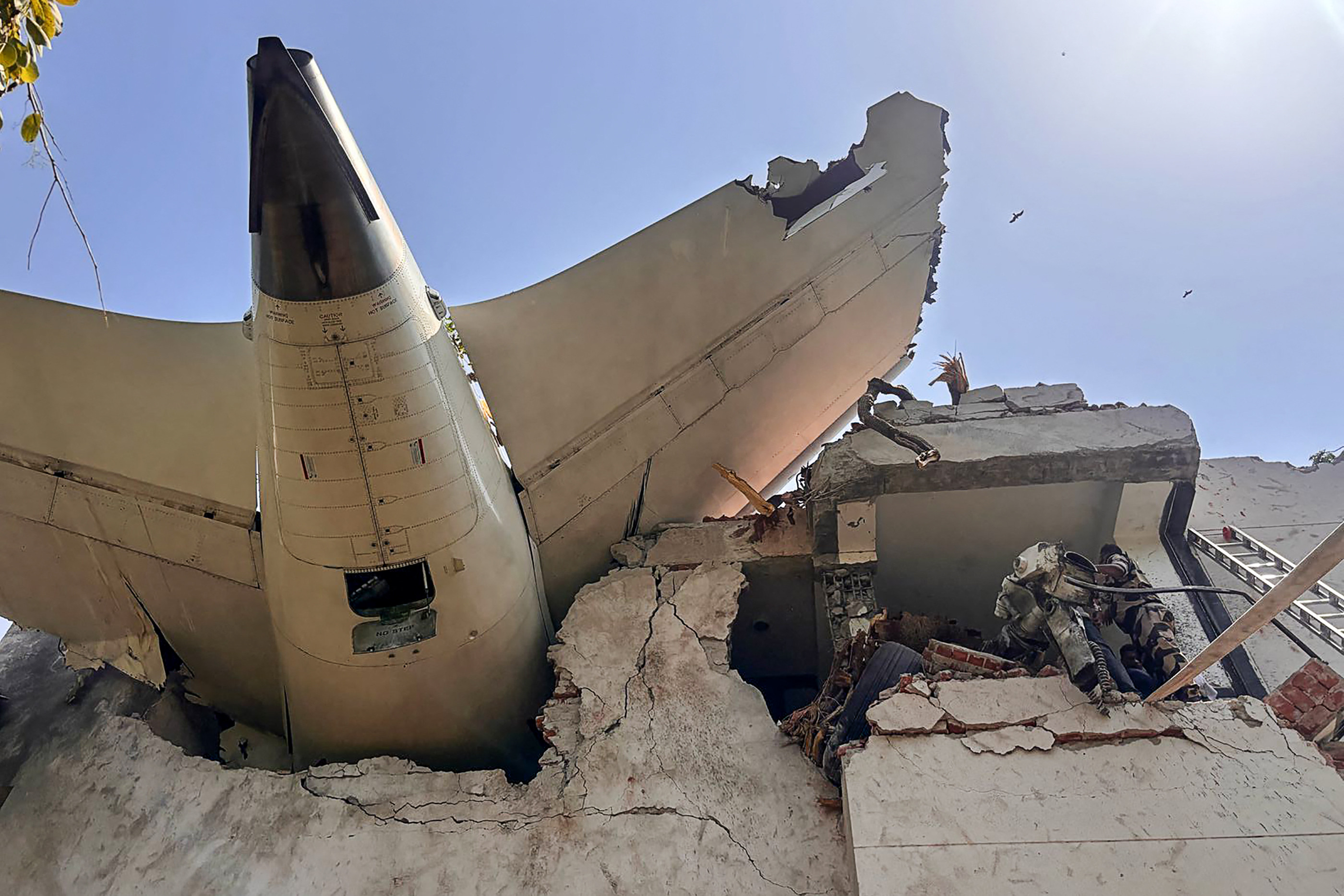 Eroare gravă, după prăbușirea avionului din India. Rudele victimelor ar fi primit rămășițele greșite, susține un avocat