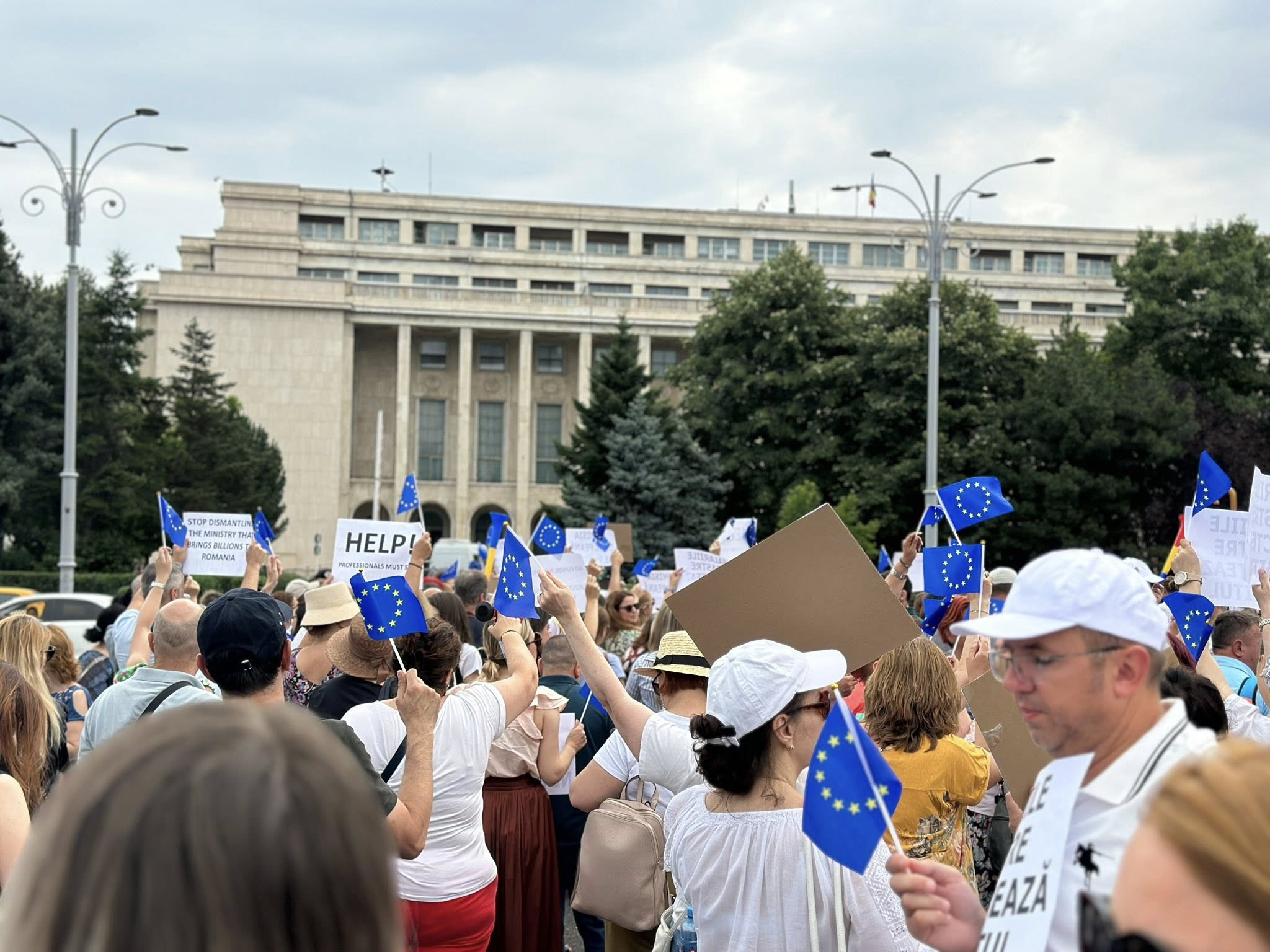 Salariații din casele judeţene de pensii protestează joi față de măsurile de austeritate ale Guvernului