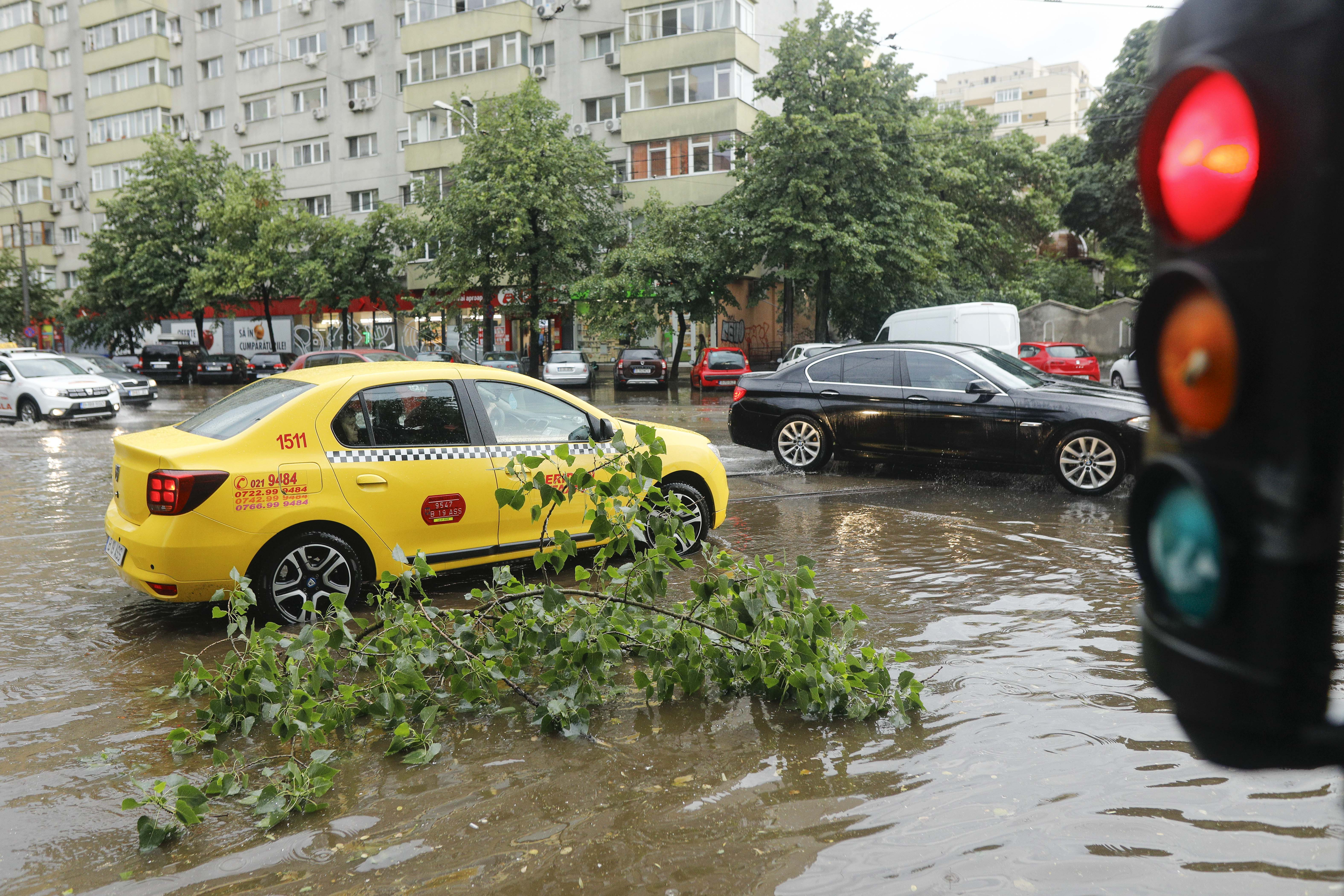 Vremea azi, 5 octombrie. Contrast termic accentuat. Temperaturile ajung și la 22 de grade. Unde va ploua