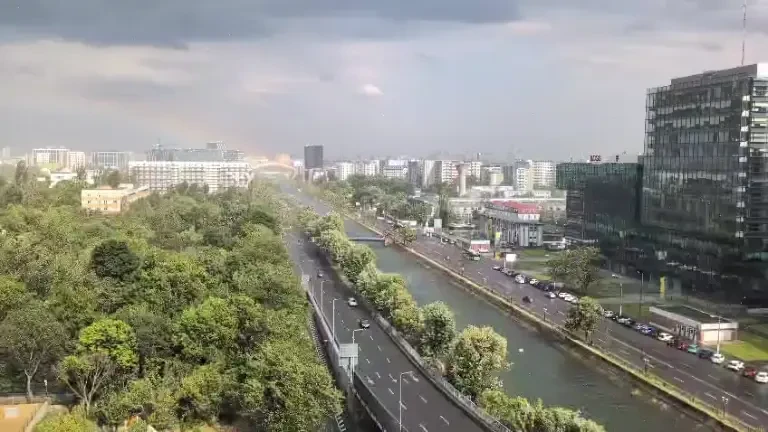 Cod roșu de vijelii și grindină de mari dimensiuni, în București. A fost emis mesaj Ro-Alert