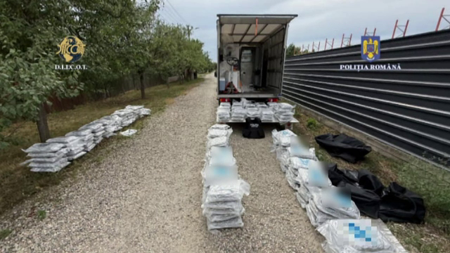 Captură record de droguri în țară. Locul neașteptat în care au fost ascunse peste 200 de kilograme de canabis și cocaină