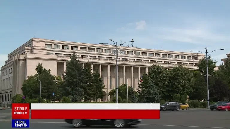 Bolojan face curat în curtea proprie. Mașinile nefolosite, șoferii și sucurile la suprapreț, primele tăiate la Cancelarie