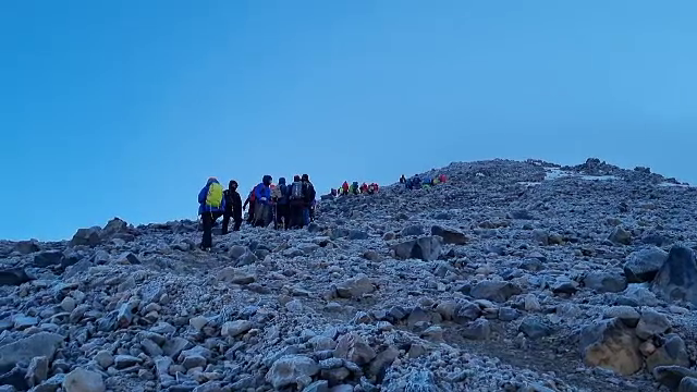 Tot mai mulți români aleg vacanțe montane de până la 5.000 de euro în străinătate în locul sejururilor clasice