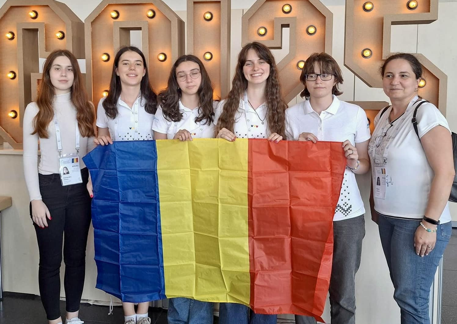 Patru eleve au adus României trei medalii de argint și una de bronz, la Olimpiada Europeană de Informatică pentru Fete