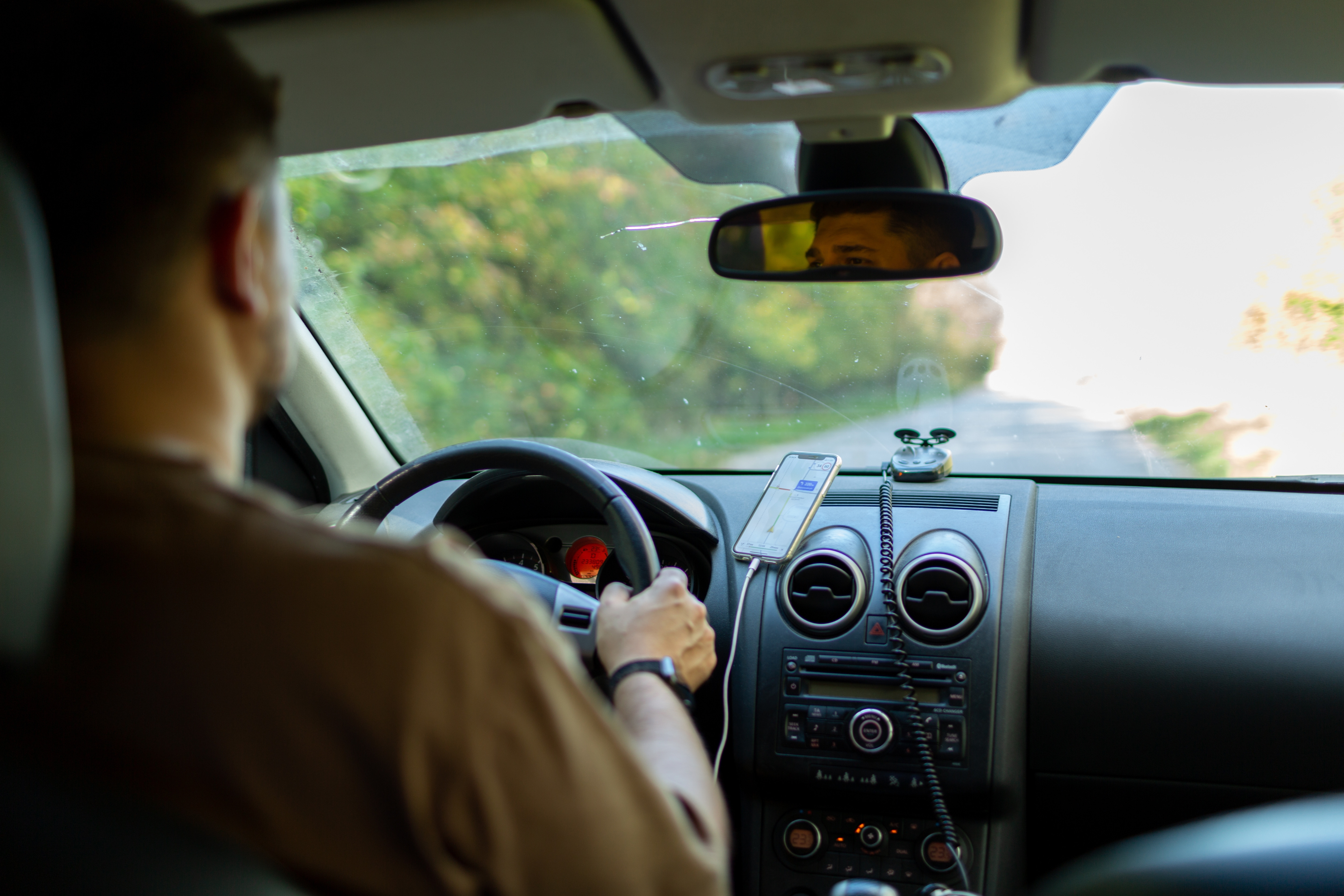 Un bărbat din China a preferat să doarmă în mașină pentru a economisi bani. Cât a reușit să strângă în trei ani