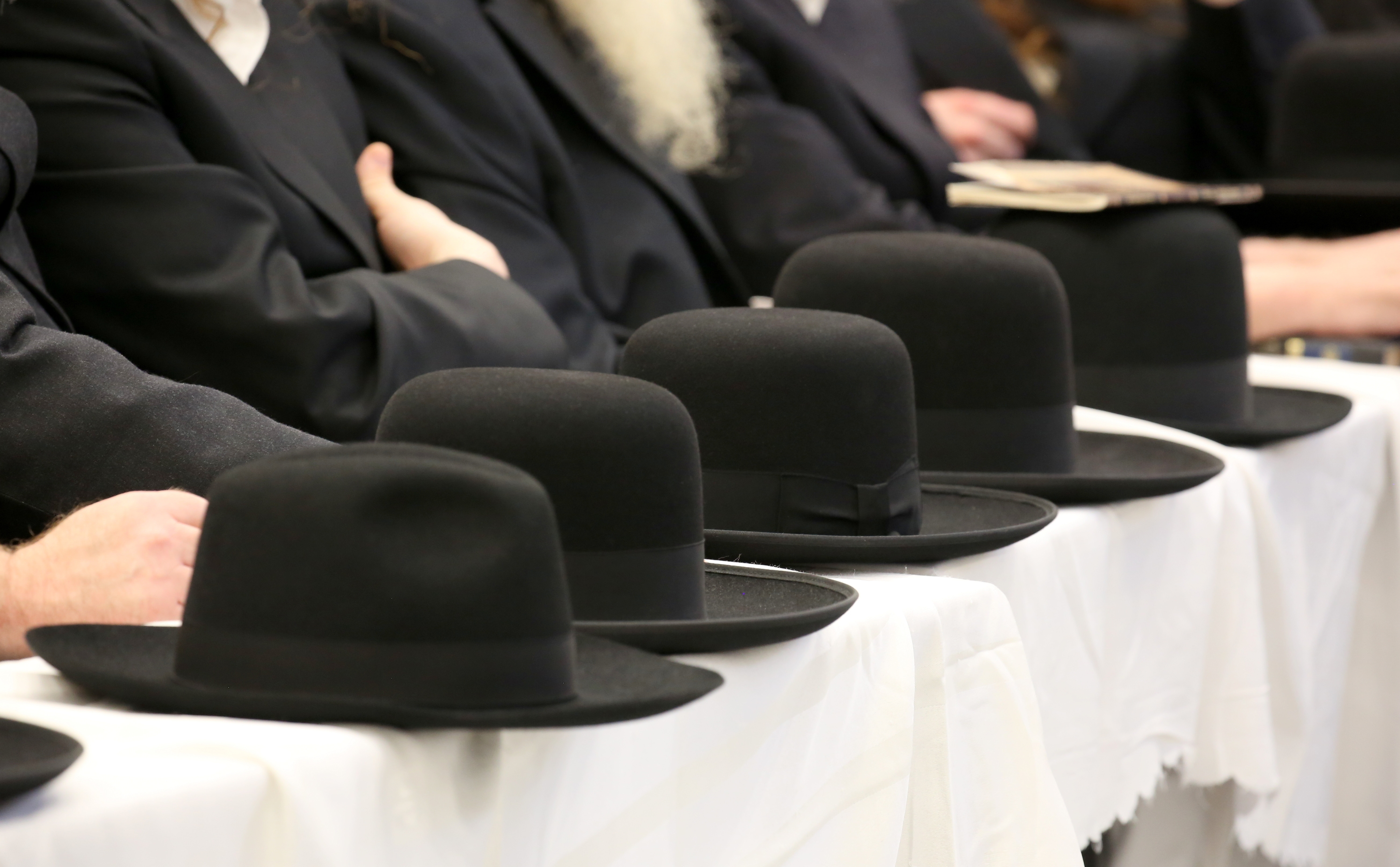 Motivul pentru care Nicușor Dan sesizează CCR despre legea care sancționează exercitarea fără drept a profesiei de rabin