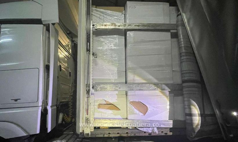 Captură de aproape șase milioane de lei. Ce au descoperit polițiștii de frontieră din Giurgiu într-un camion