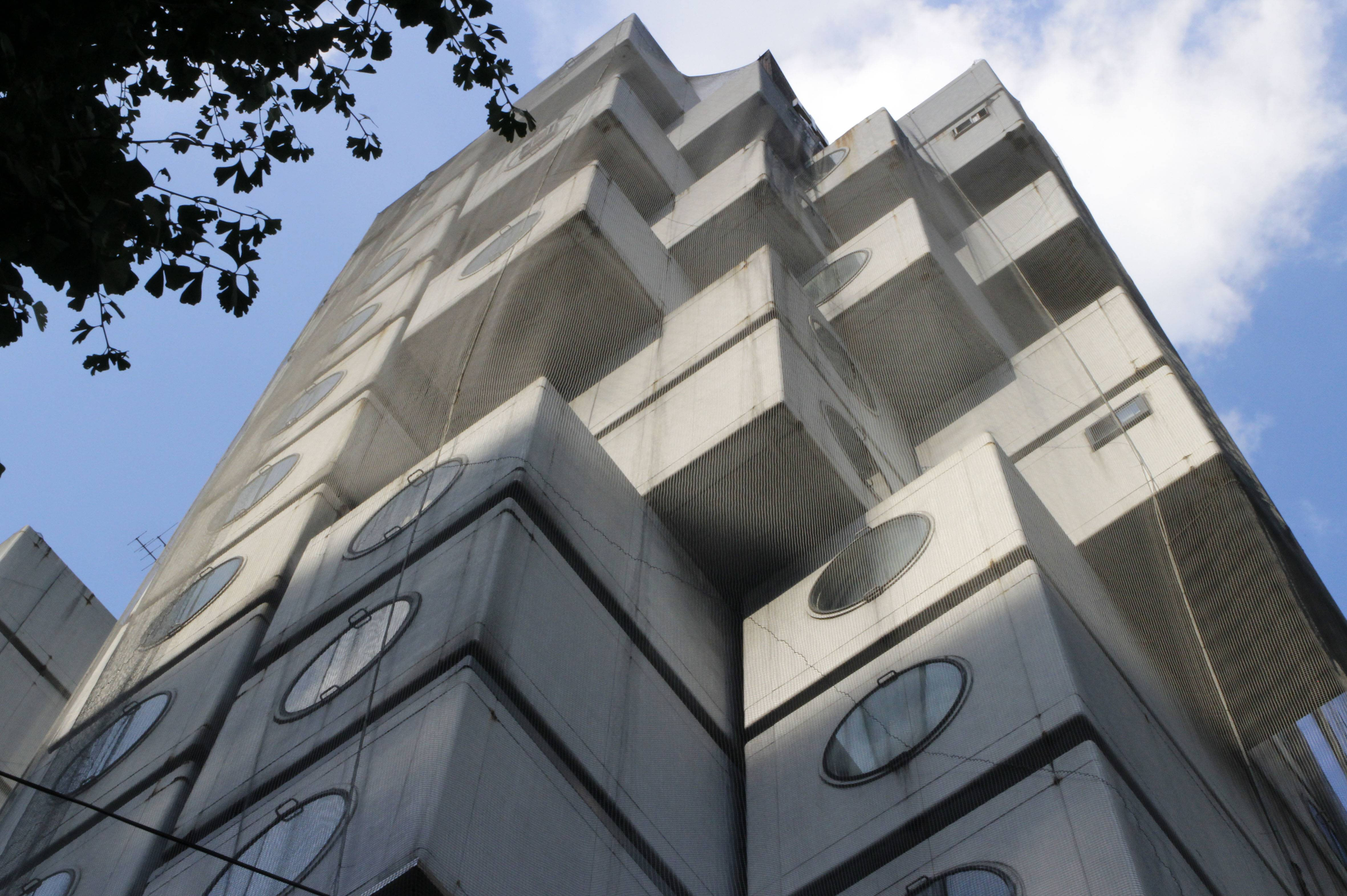 O capsulă de 9 mp din faimosul Turn Nakagin, restaurată și expusă. Cum trăiau locatarii în mini-locuințele din Tokyo