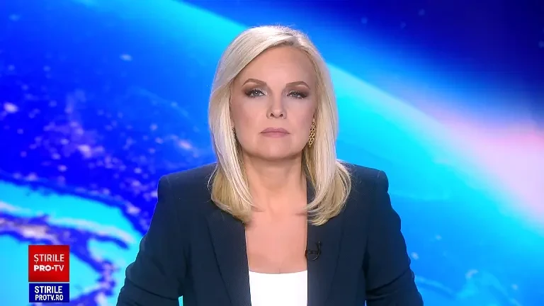 Clipe de încercare pentru Katy Perry. Fluturele uriaş pe care „zbura” deasupra mulțimii, s-a mișcat brusc