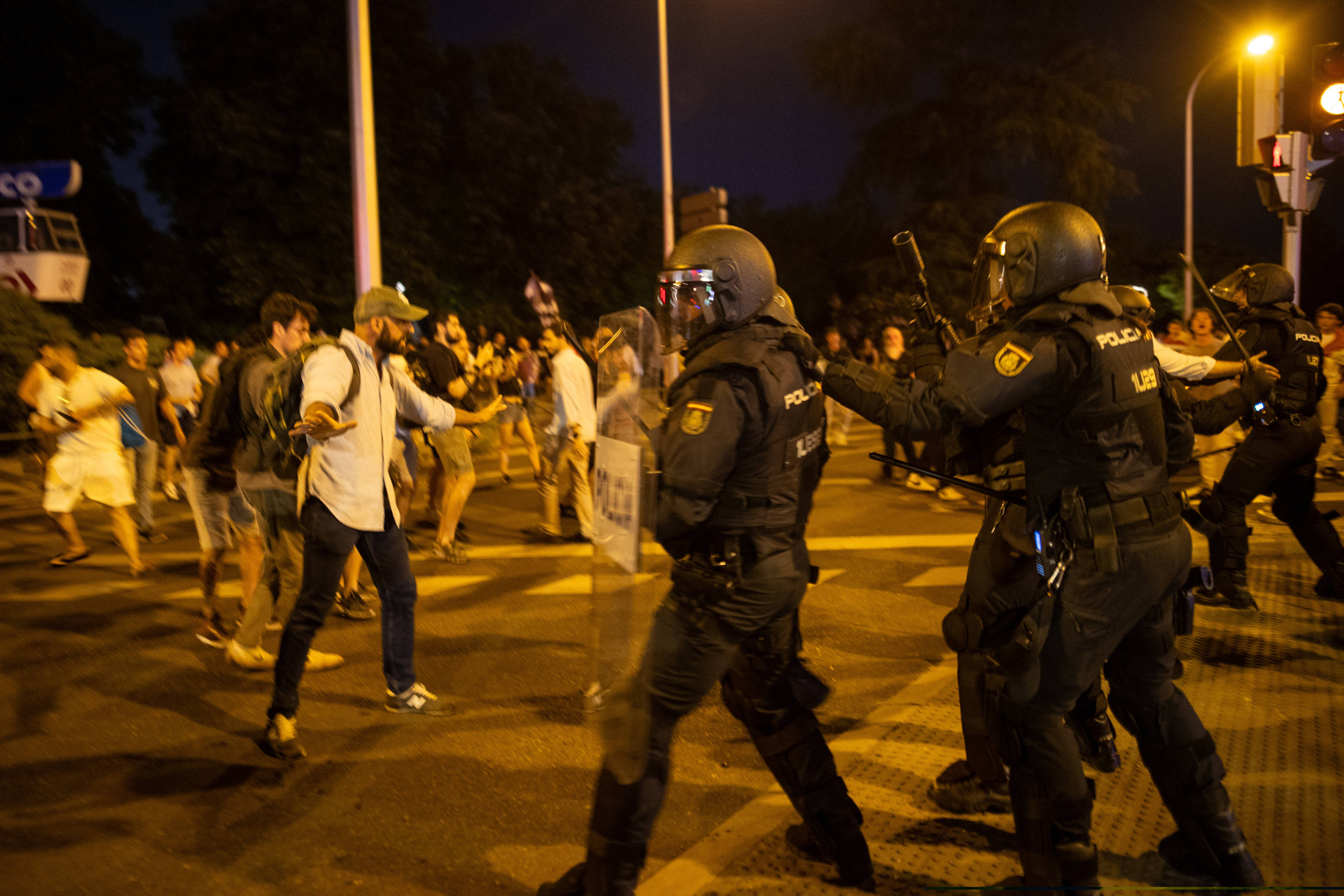 Extremiștii s-au folosit de un clip vechi pentru a motiva violențele rasiste din Spania. Atacatorii din clip erau spanioli