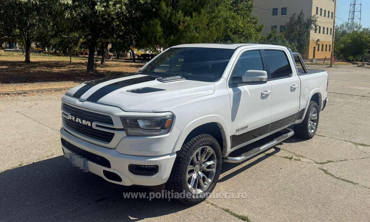 Un italian a rămas fără mașina de 70.000 de euro după ce s-a prezentat la vama Porțile de Fier I. Ce au descoperit polițiștii