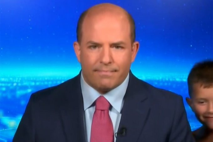 Momentul viral în care fiul unui analist CNN intră brusc în direct, întrerupând discuția despre procesul lui Trump. VIDEO