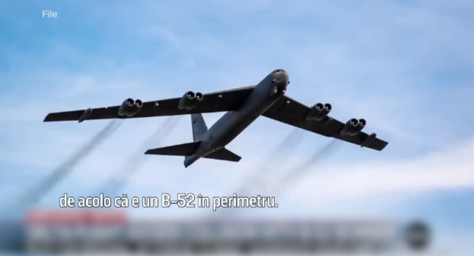 Catastrofă aviatică evitată la mustață de pilotul unei aeronave civile, care a trecut milimetric de un bombadier B-52
