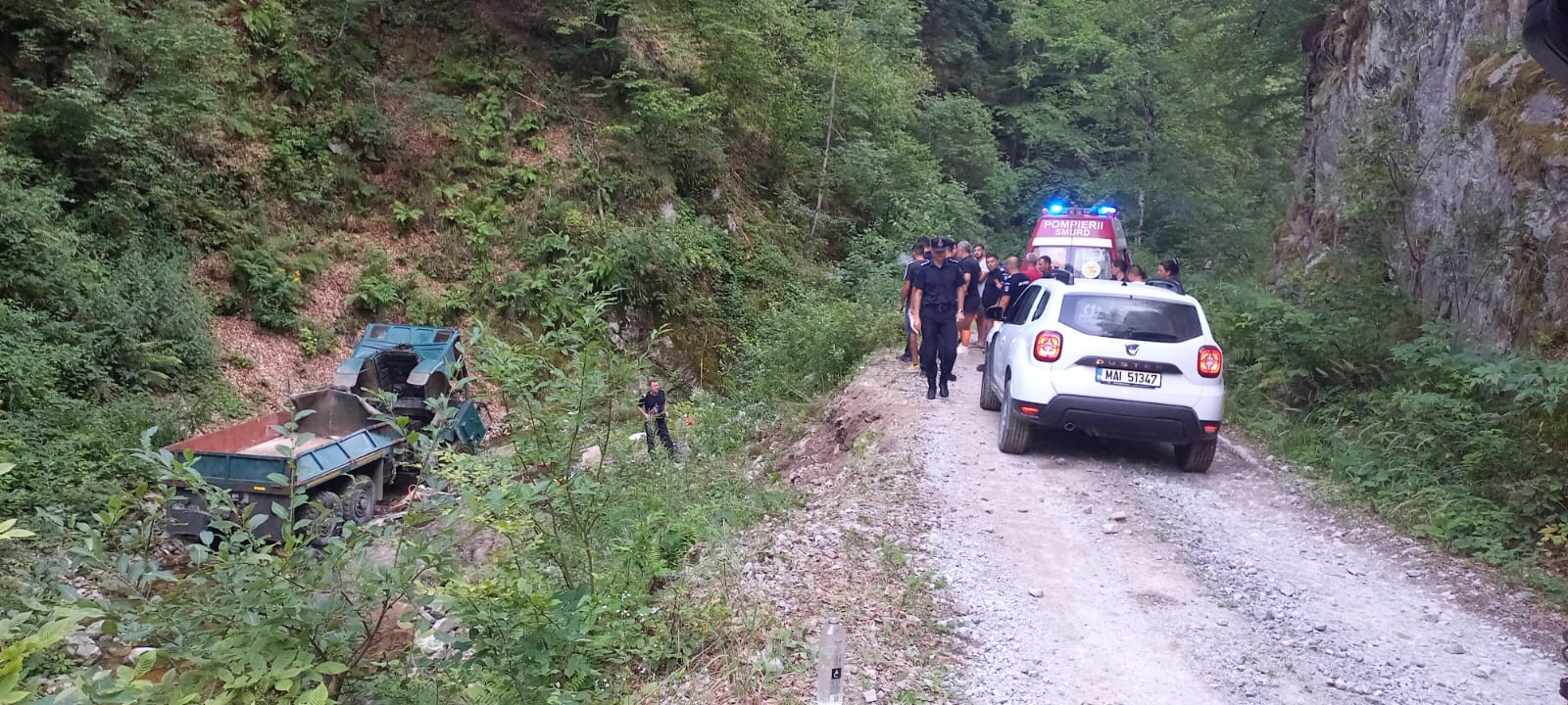Un camion a căzut într-o râpă, în Gorj. Sunt doi morți și patru răniți. A fost activat Planul Roșu