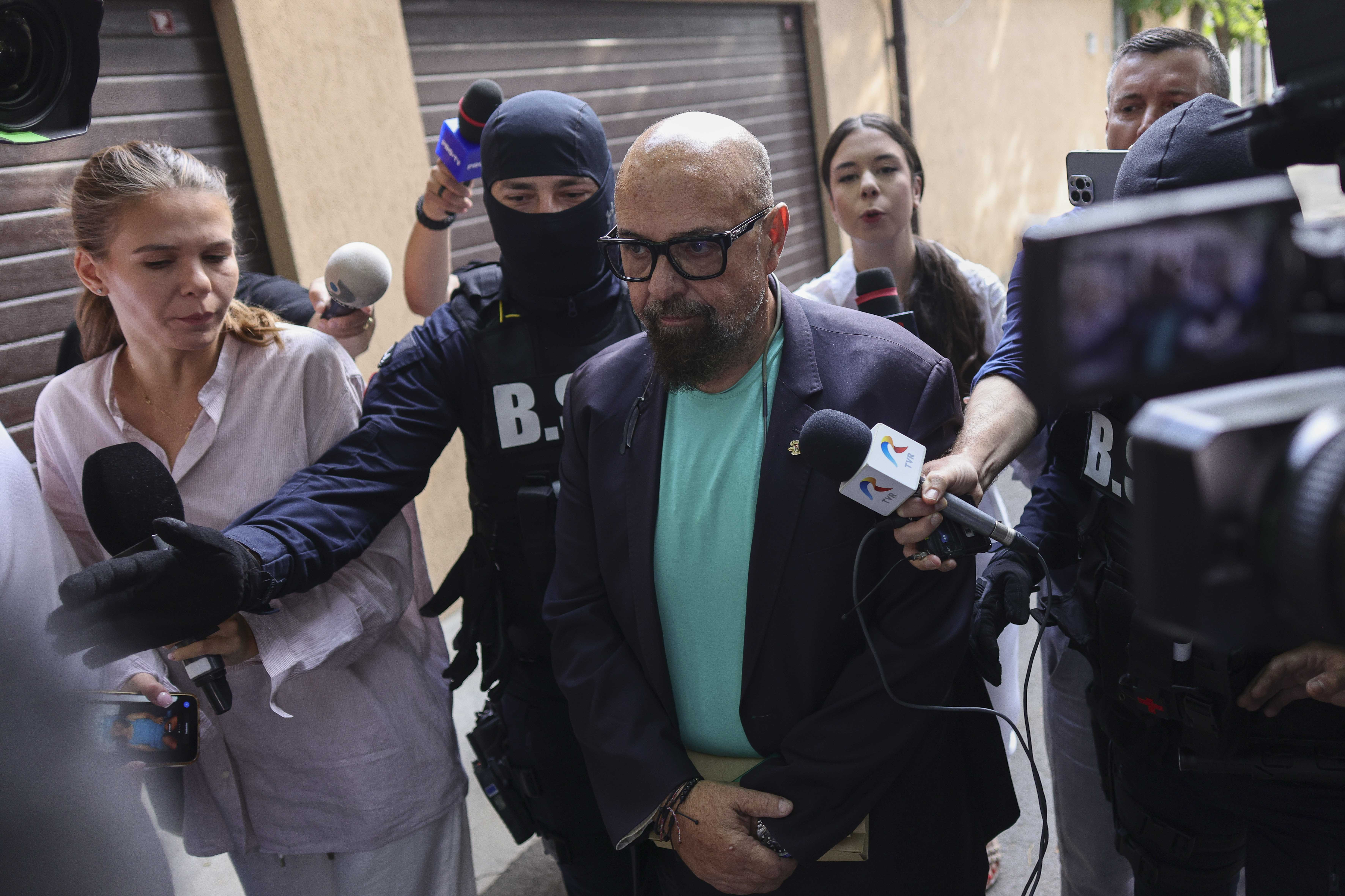 Interceptări. Piedone îi dădea indicații unui angajat al hotelului, înainte de control: „Spune-le să-mi pregătească 3 camere”