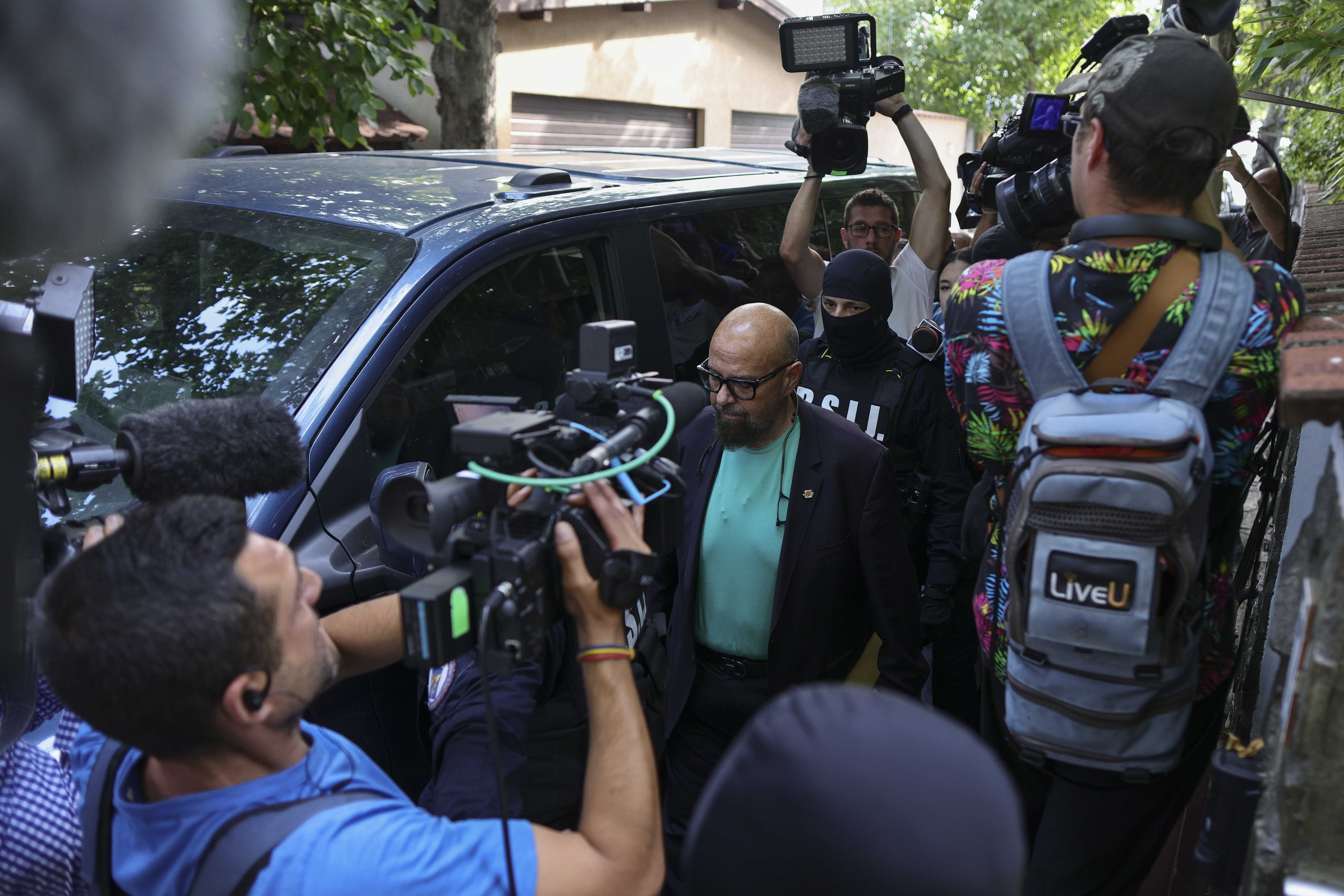 Piedone acuză că i-a fost încălcat dreptul la viață privată, după apariția în presă a stenogramelor cu soția. Reacția DNA