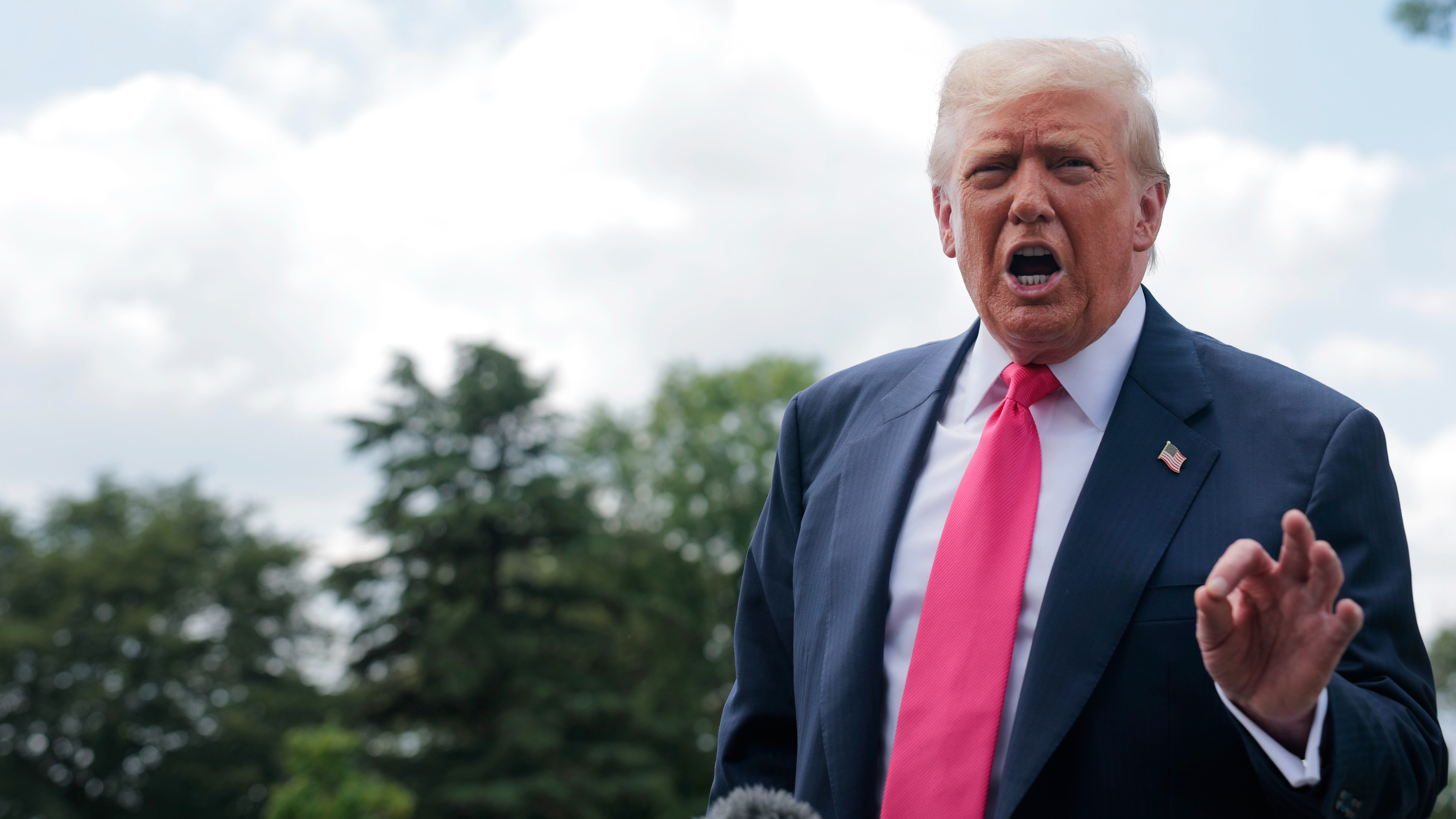 Trump, gata să ordone un nou atac asupra Iranului, „dacă va fi necesar”. Anunțul Teheranului despre programul său nuclear