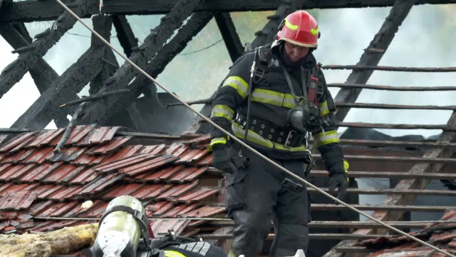 Sfârșit tragic pentru o familie din Galați. Mamă și fiu, găsiți carbonizați după un incendiu care le-a distrus casa