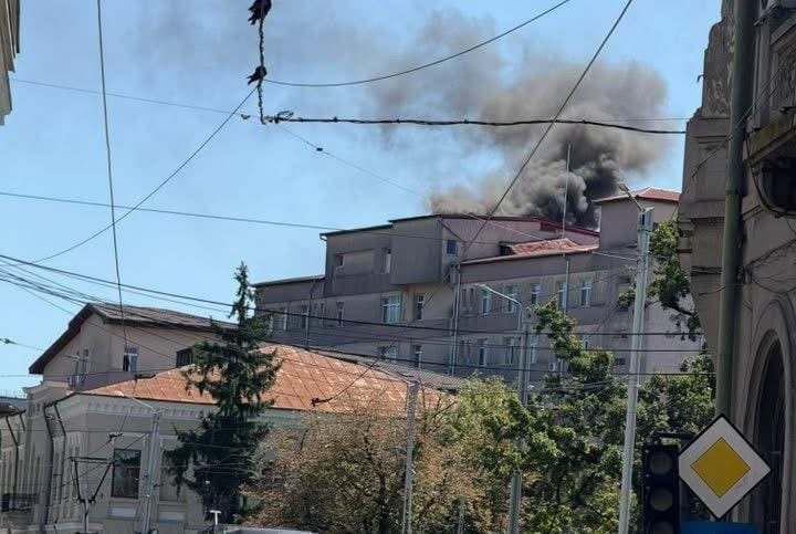 Incendiu la Maternitatea „Cuza Vodă” din Iaşi, fără victime. Zeci de mame și bebeluși au fost evacuați