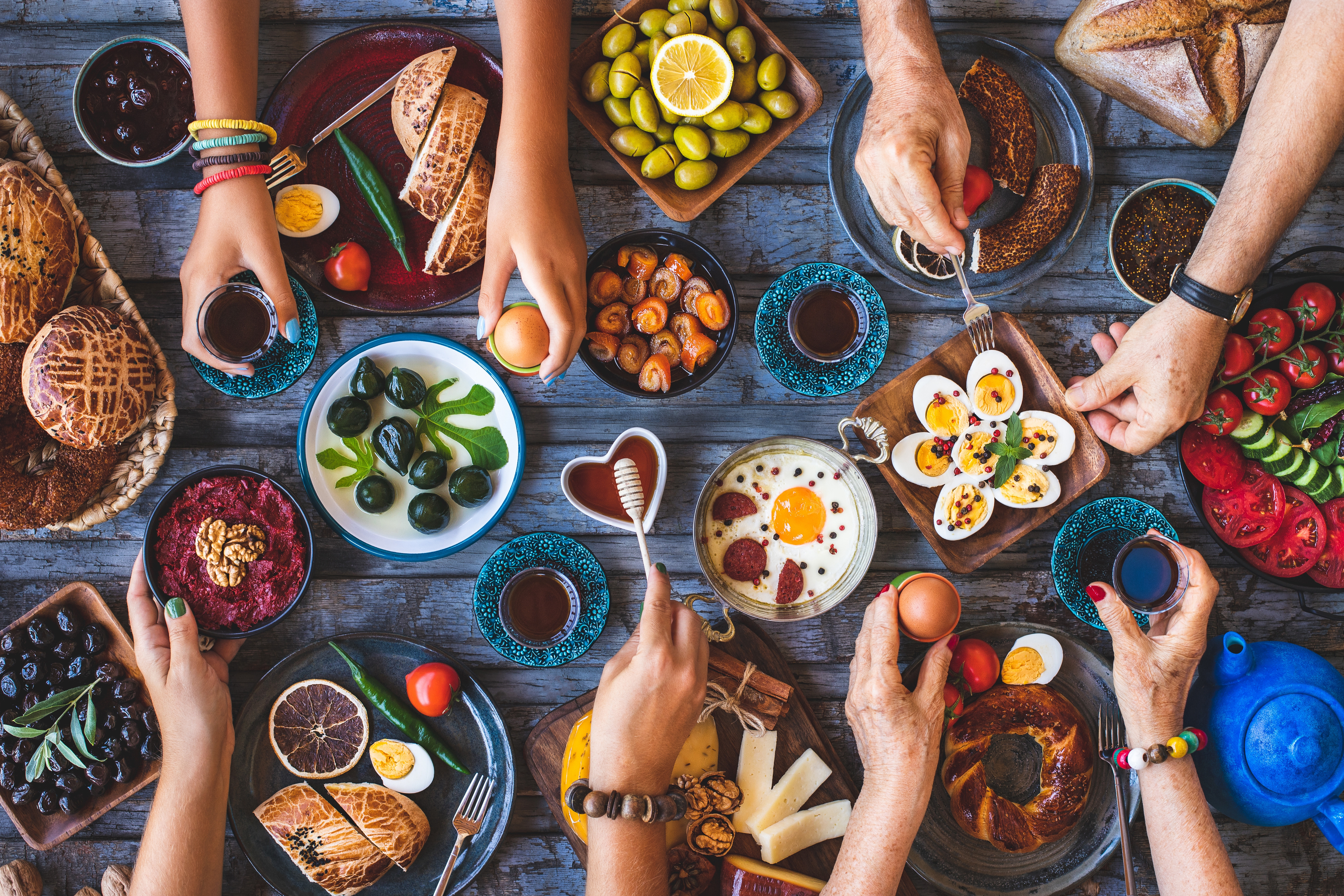 Mic dejun grecesc - ce conține și cum se prepară. Care este ritualul de dimineață al grecilor pentru un stil de viață sănătos