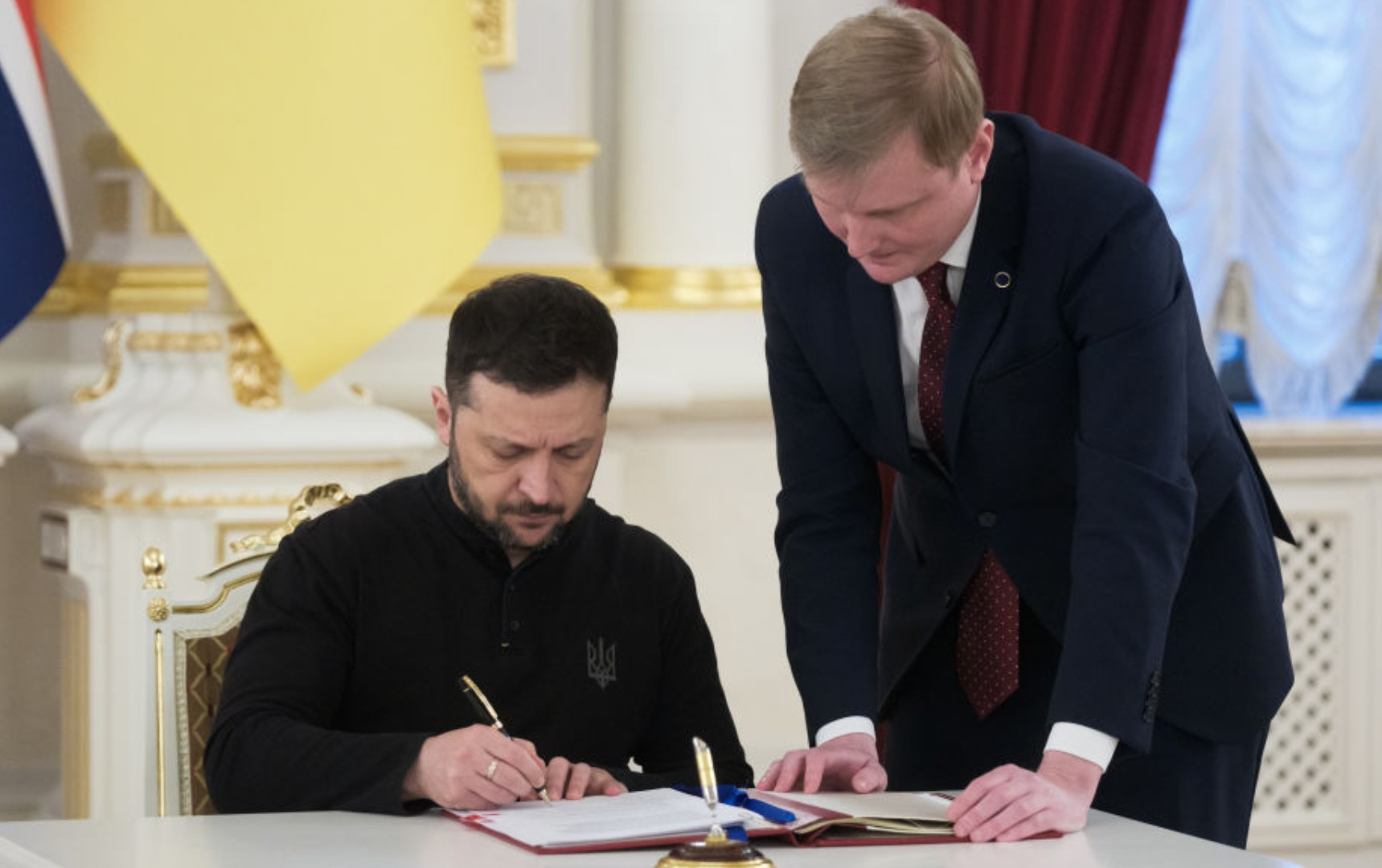 Furie și proteste în Ucraina, după ce Zelenski a semnat o lege catalogată „incredibil de stupidă”. De ce este controversată