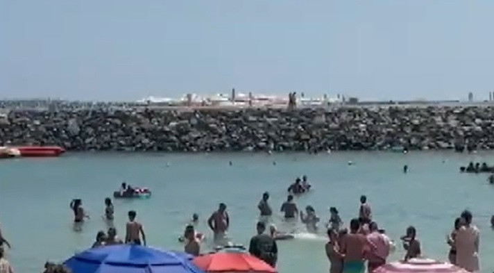 Accident pe mare, la Costinești. Un caiacist a fost rănit de elicea unei bărci de agrement