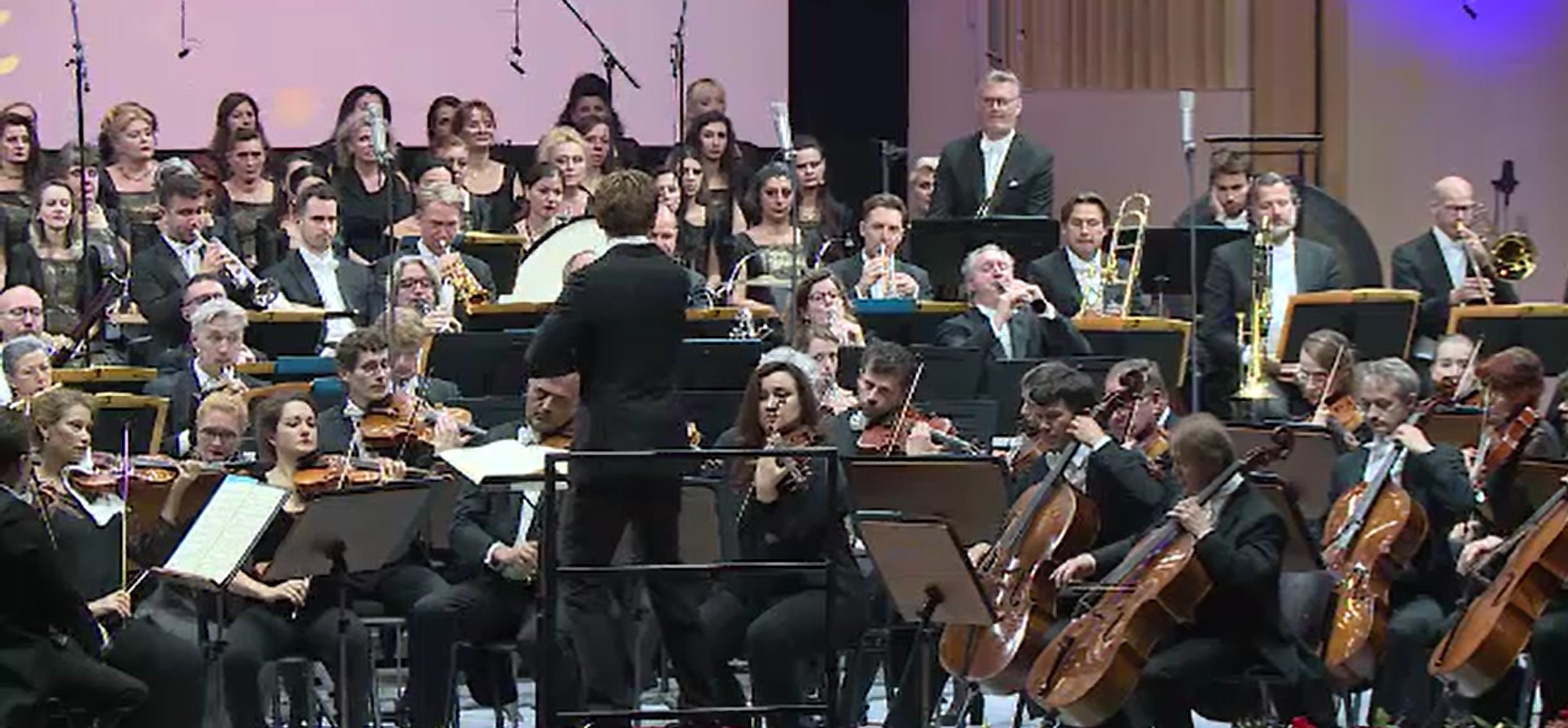 Fără locuri de protocol la marile evenimente culturale. Vor fi transformate în bilete pentru public