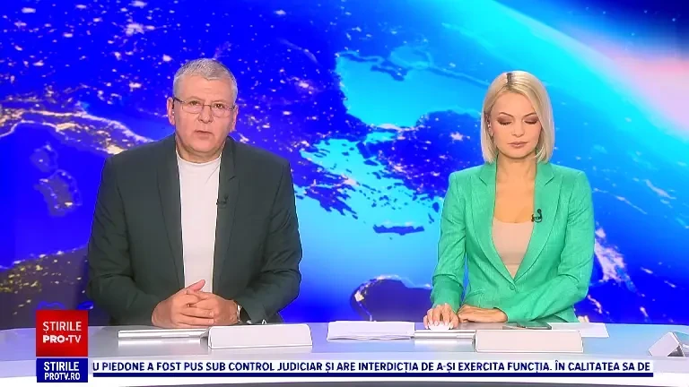 Doi tineri s-au căsătorit cu apa până la genunchi în biserică, inundată de o ploaie torențială