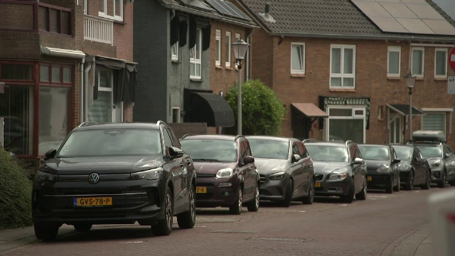 Cum au scăpat localnicii unui orașel olandez de mașinile turiștilor parcate pe strada lor. Au păcălit Google Maps