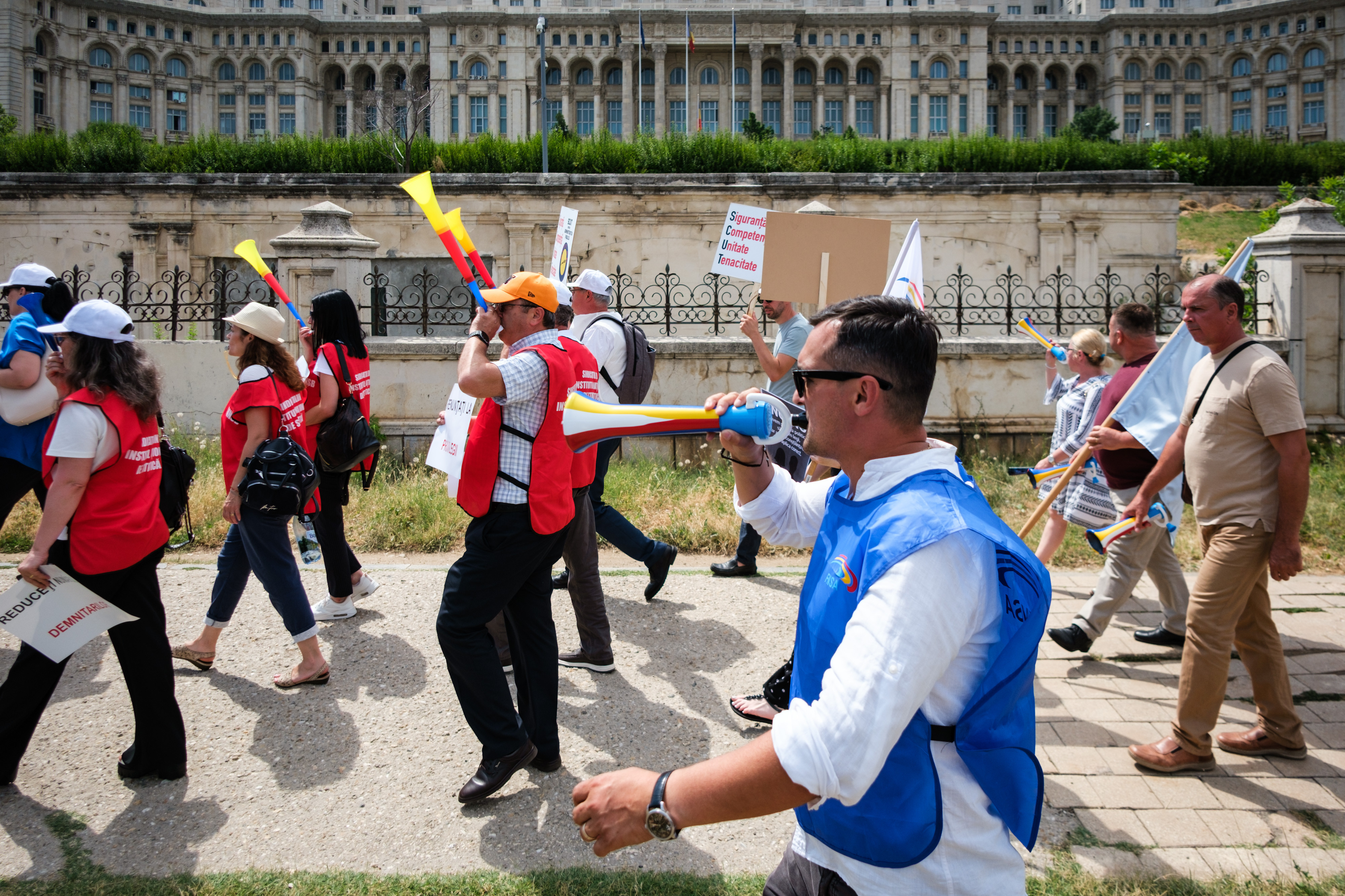 Lideri sindicali, către Nicuşor Dan: „Nu fiţi părtaş la distrugerea învăţământului românesc”