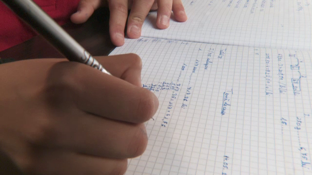 Profesorii au încasat oficial peste 300 de milioane de lei pe meditații, într-un an. În realitate, suma ar fi dublă